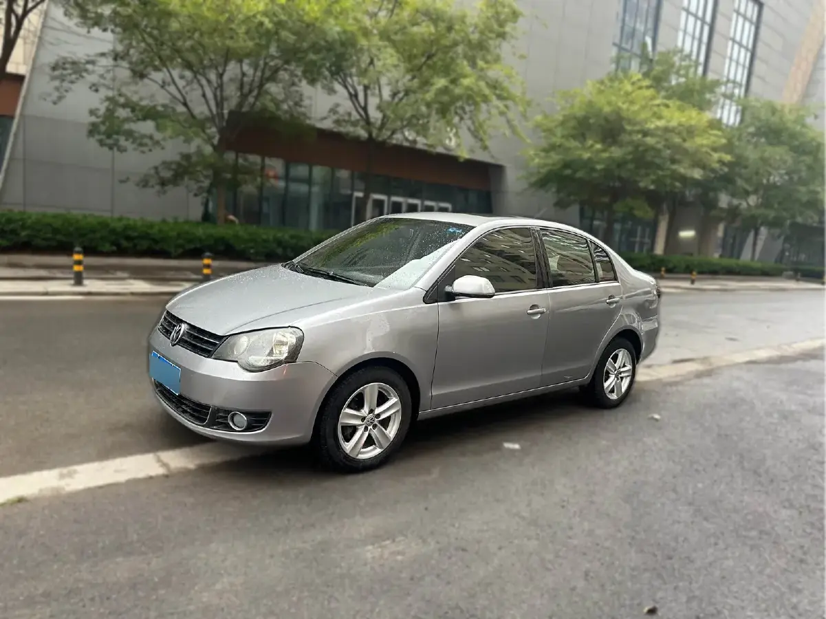 2011 Volkswagen Polo 1.6L 105HP L4 5MT