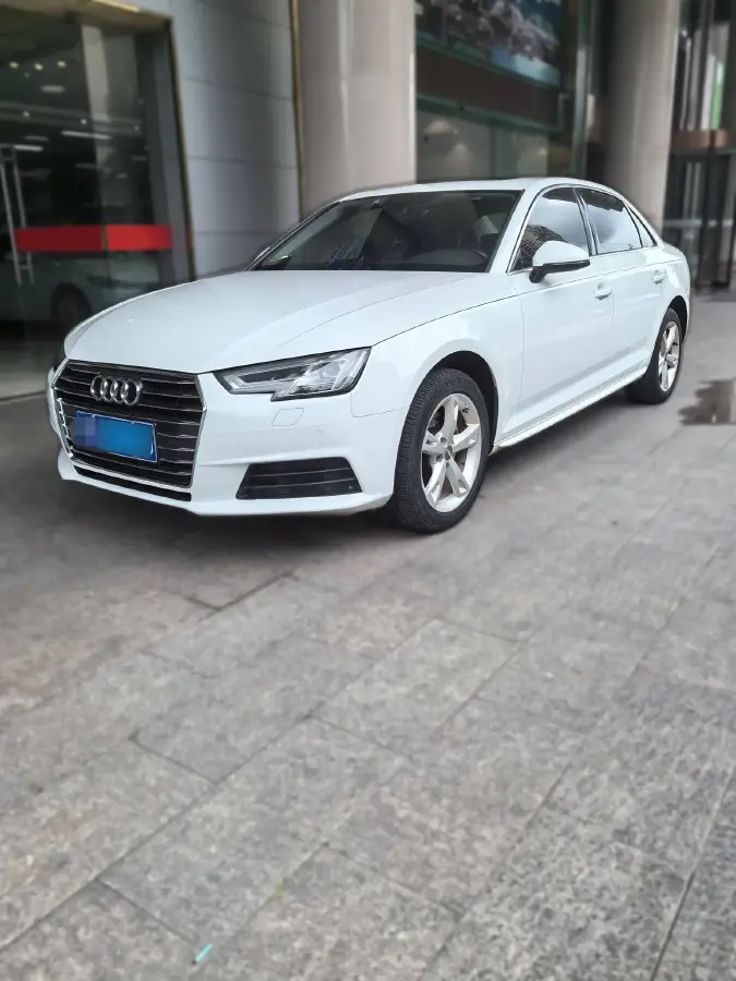 2017 Audi A4L 2.0T 190HP L4 7DCT