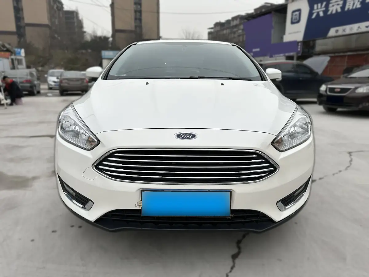2015 Ford Focus 1.6L 125HP L4 6DCT