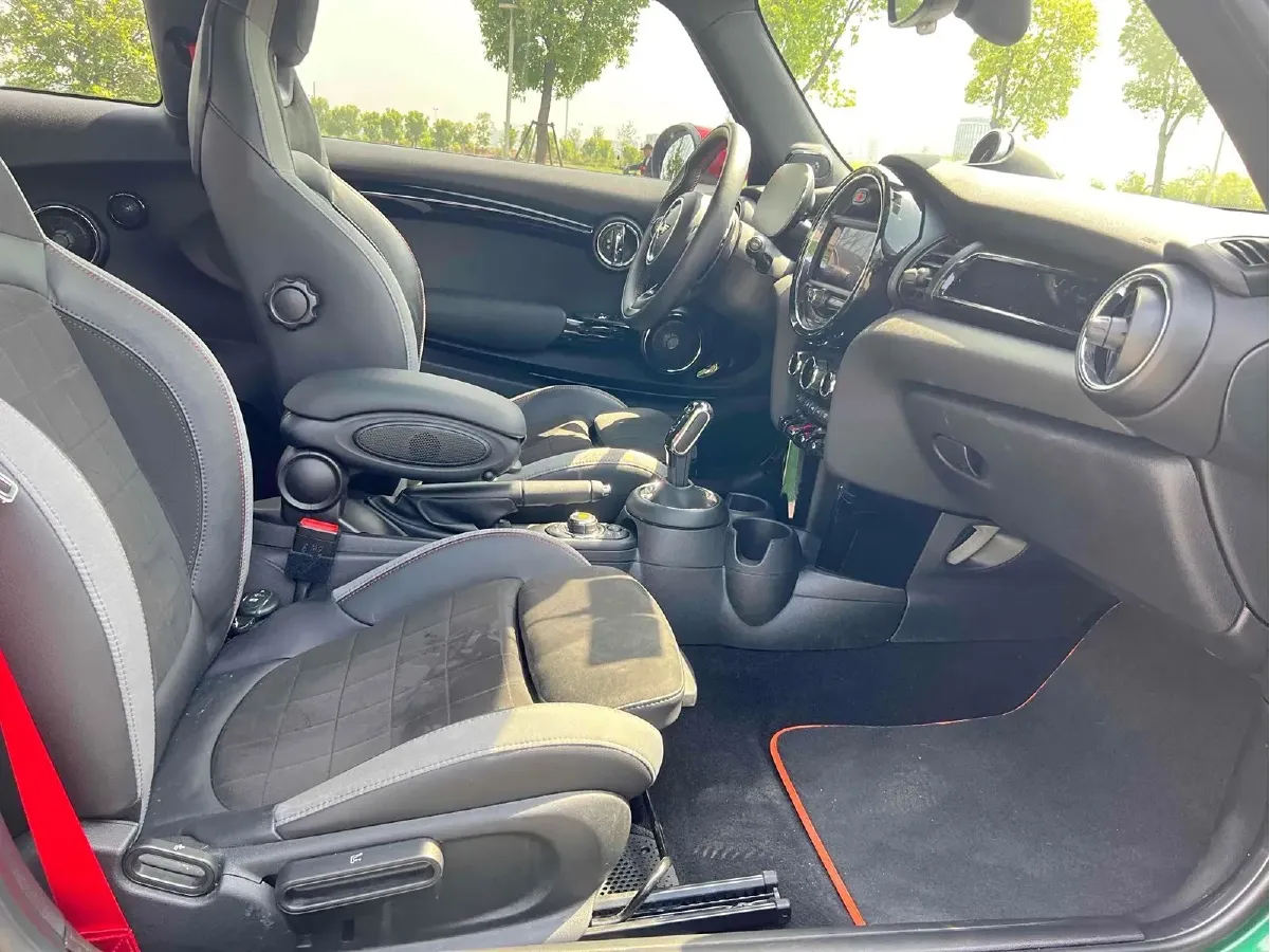 2021 MINI JCW 2.0T 231HP L4 8AT,autocango,china used car exporter,china ev exporter,chinese used car exporter,chinese used ev exporter