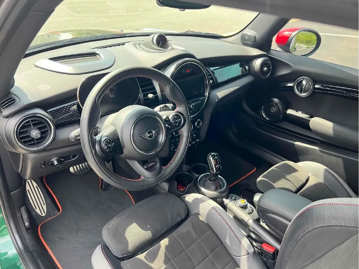 2021 MINI JCW 2.0T 231HP L4 8AT,autocango,china used car exporter,china ev exporter,chinese used car exporter,chinese used ev exporter