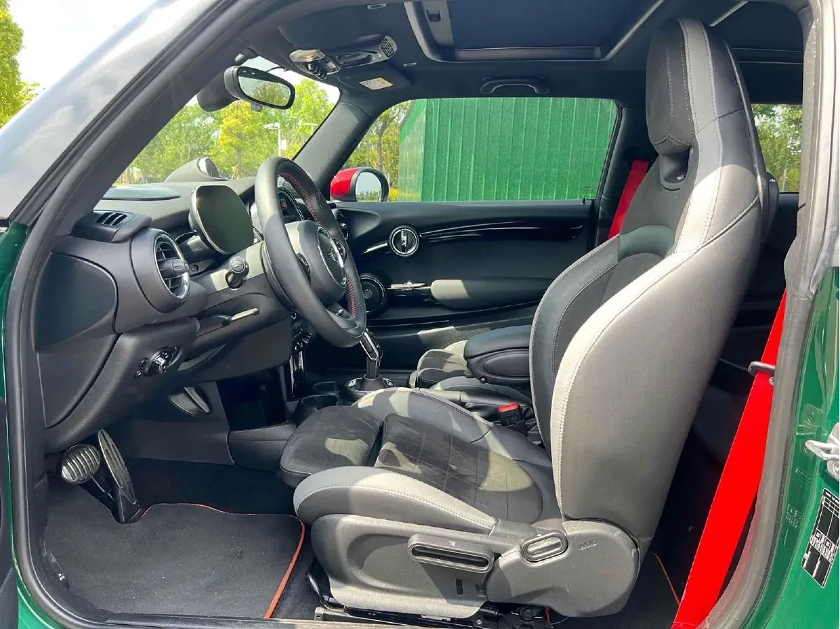 2021 MINI JCW 2.0T 231HP L4 8AT,autocango,china used car exporter,china ev exporter,chinese used car exporter,chinese used ev exporter