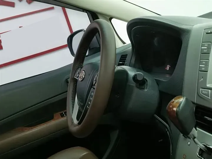 2015 BYD M6 2.4L 167HP L4 6DCT,autocango,china used car exporter,china ev exporter,chinese used car exporter,chinese used ev exporter