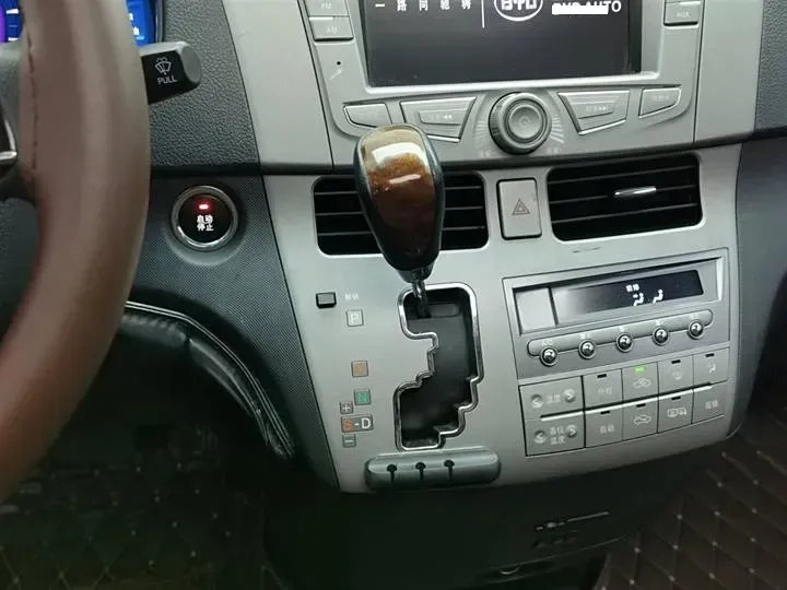 2015 BYD M6 2.4L 167HP L4 6DCT,autocango,china used car exporter,china ev exporter,chinese used car exporter,chinese used ev exporter