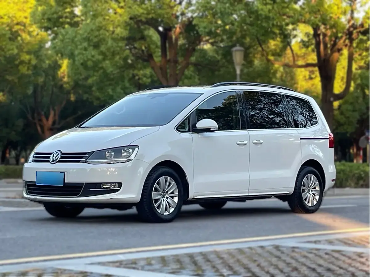 2014 Volkswagen Sharan 2.0T 200HP L4 6DCT