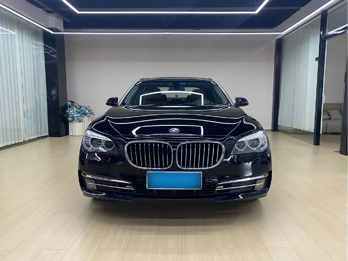 2014 BMW 7 Series 3.0L 258HP L6 8AT