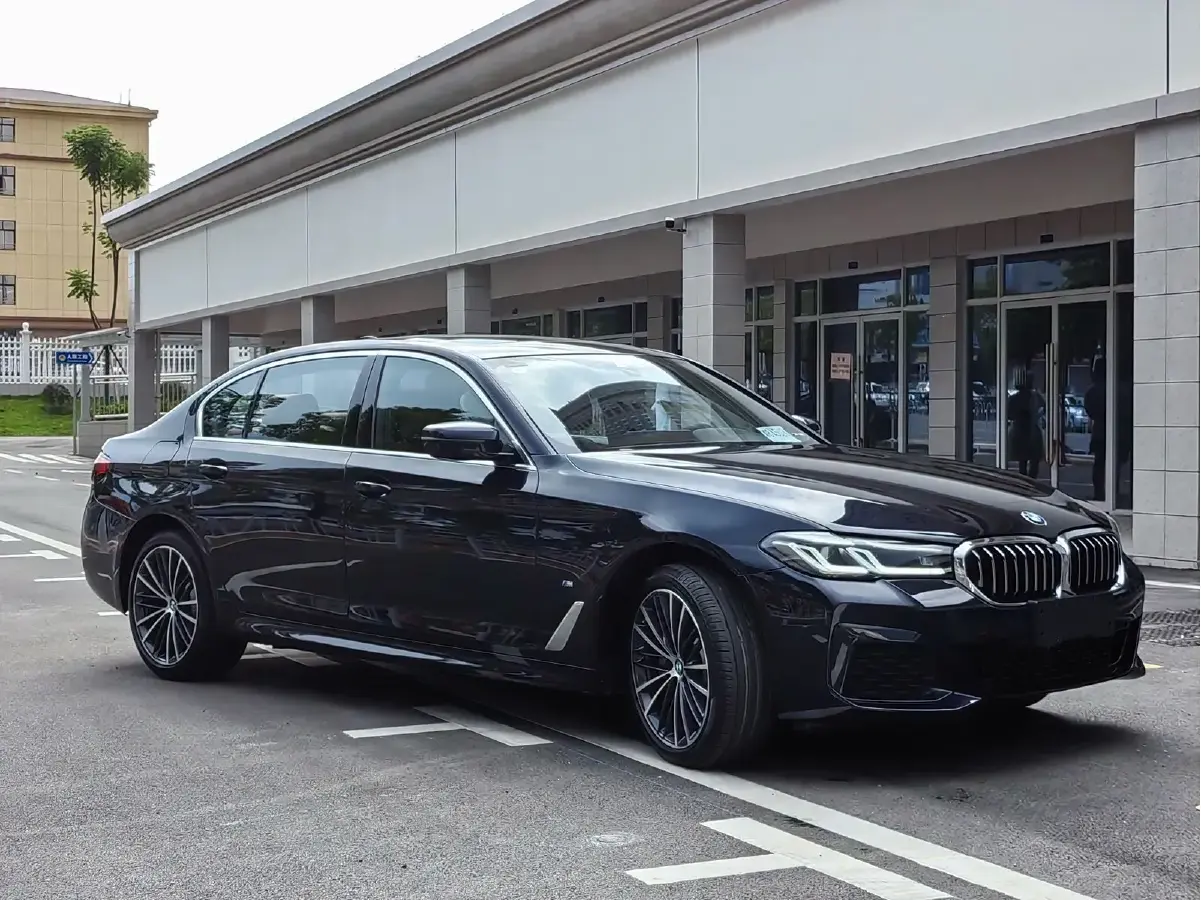 2023 BMW 5 Series 2.0T 245HP L4 8AT