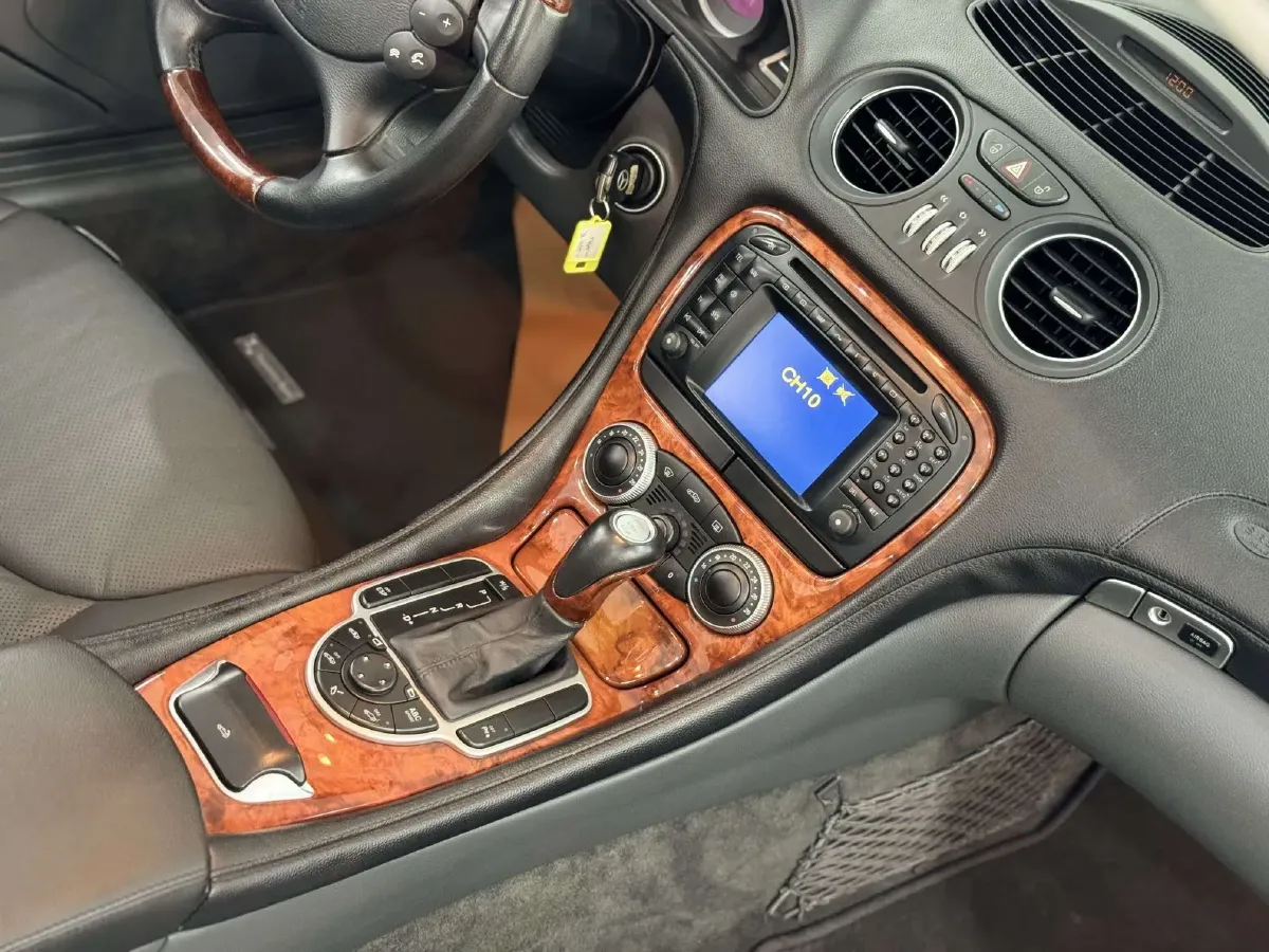 2004 Mercedes-Benz SL Class 5.5L 388HP V8 7AT,autocango,china used car exporter,china ev exporter,chinese used car exporter,chinese used ev exporter