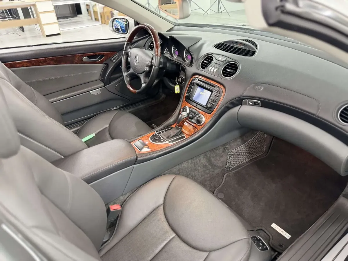 2004 Mercedes-Benz SL Class 5.5L 388HP V8 7AT,autocango,china used car exporter,china ev exporter,chinese used car exporter,chinese used ev exporter