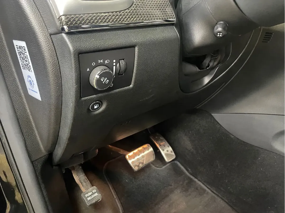 2014 Jeep Grand Cherokee SRT 6.4L 468HP V8 8AT,autocango,china used car exporter,china ev exporter,chinese used car exporter,chinese used ev exporter