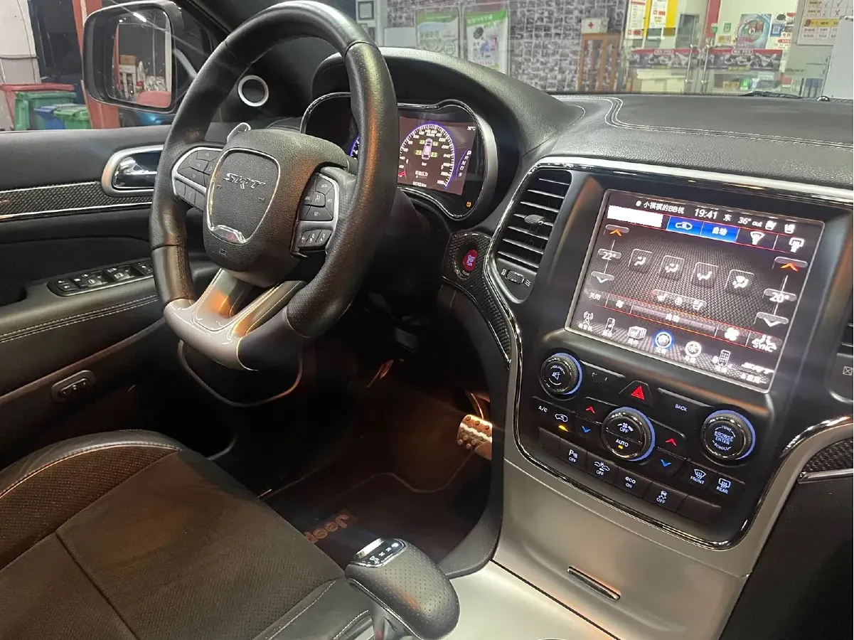 2014 Jeep Grand Cherokee SRT 6.4L 468HP V8 8AT,autocango,china used car exporter,china ev exporter,chinese used car exporter,chinese used ev exporter