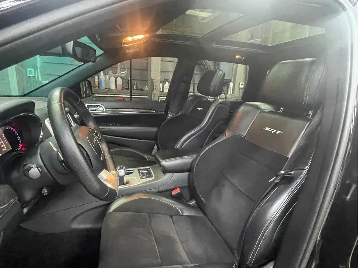 2014 Jeep Grand Cherokee SRT 6.4L 468HP V8 8AT,autocango,china used car exporter,china ev exporter,chinese used car exporter,chinese used ev exporter