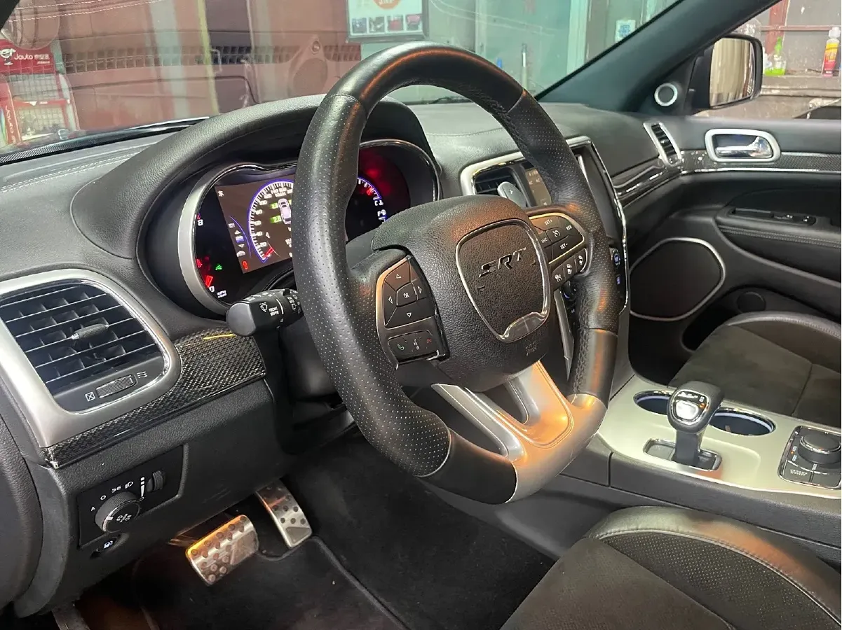 2014 Jeep Grand Cherokee SRT 6.4L 468HP V8 8AT,autocango,china used car exporter,china ev exporter,chinese used car exporter,chinese used ev exporter