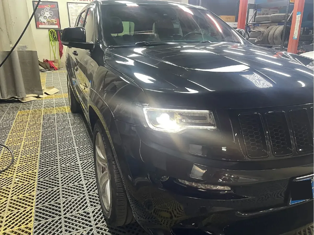 2014 Jeep Grand Cherokee SRT 6.4L 468HP V8 8AT,autocango,china used car exporter,china ev exporter,chinese used car exporter,chinese used ev exporter