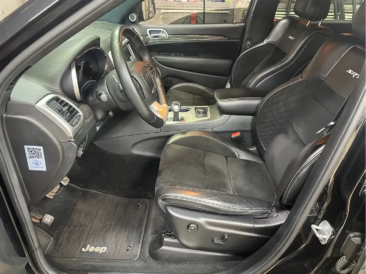 2014 Jeep Grand Cherokee SRT 6.4L 468HP V8 8AT,autocango,china used car exporter,china ev exporter,chinese used car exporter,chinese used ev exporter