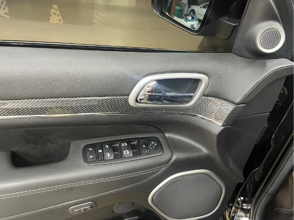 2014 Jeep Grand Cherokee SRT 6.4L 468HP V8 8AT,autocango,china used car exporter,china ev exporter,chinese used car exporter,chinese used ev exporter