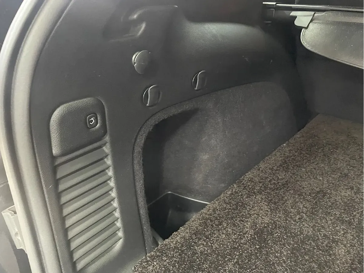 2014 Jeep Grand Cherokee SRT 6.4L 468HP V8 8AT,autocango,china used car exporter,china ev exporter,chinese used car exporter,chinese used ev exporter