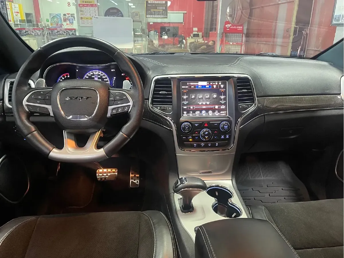 2014 Jeep Grand Cherokee SRT 6.4L 468HP V8 8AT,autocango,china used car exporter,china ev exporter,chinese used car exporter,chinese used ev exporter