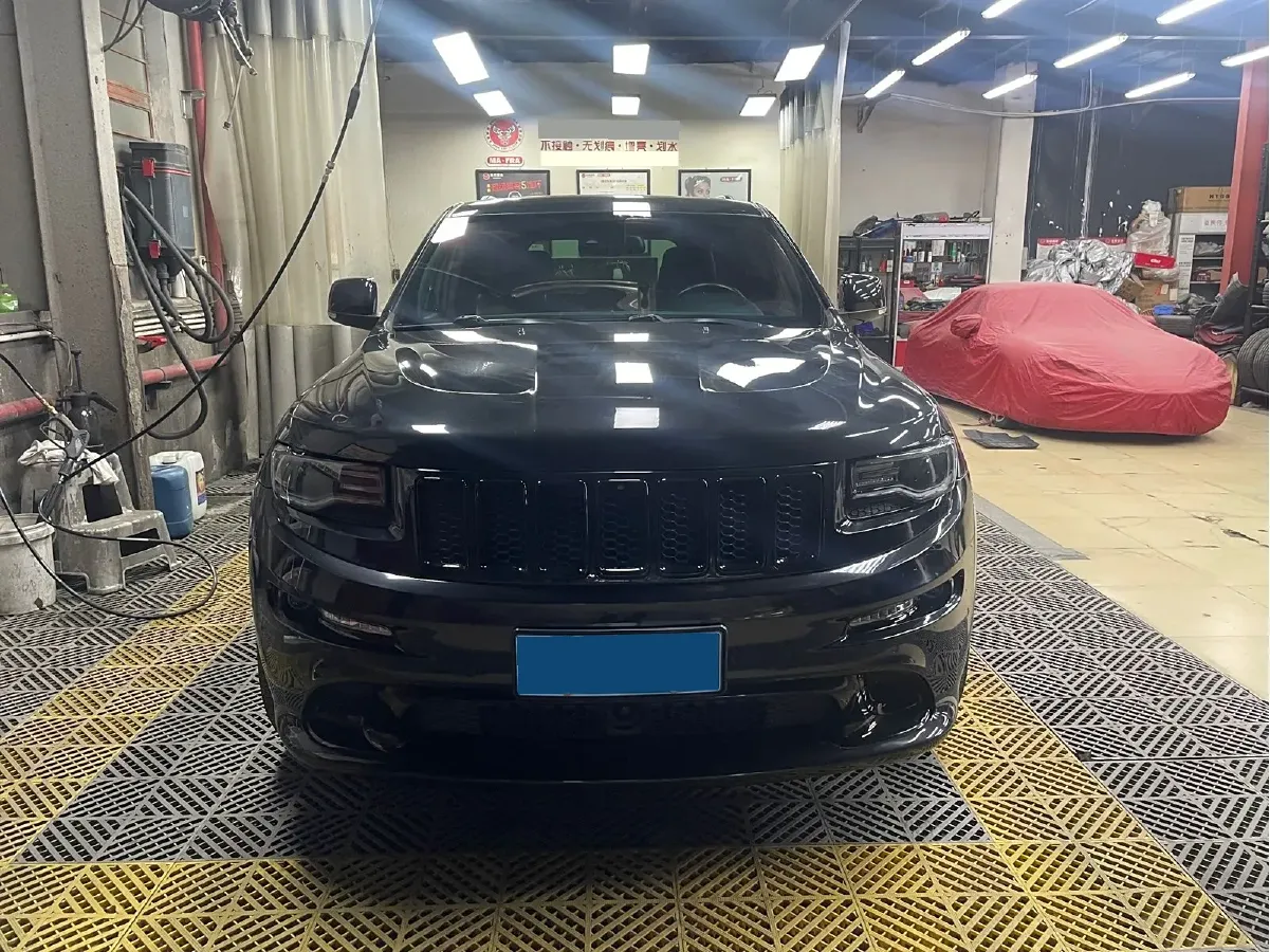 2014 Jeep Grand Cherokee SRT 6.4L 468HP V8 8AT,autocango,china used car exporter,china ev exporter,chinese used car exporter,chinese used ev exporter