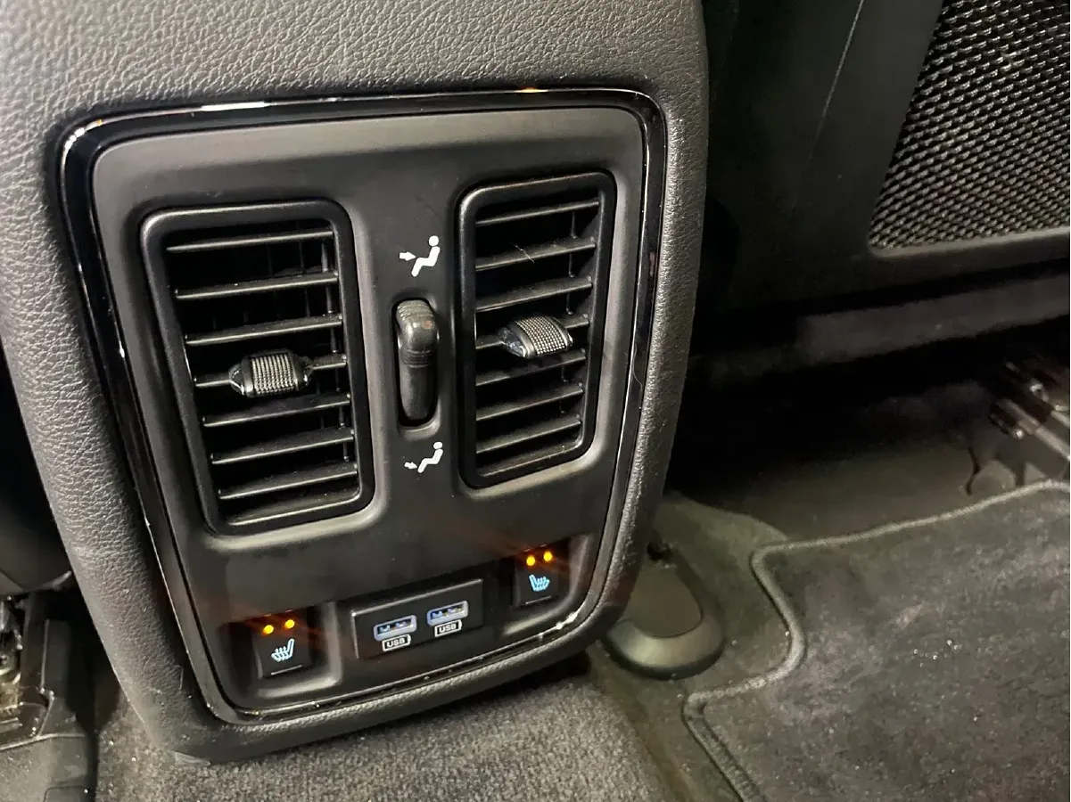 2014 Jeep Grand Cherokee SRT 6.4L 468HP V8 8AT,autocango,china used car exporter,china ev exporter,chinese used car exporter,chinese used ev exporter