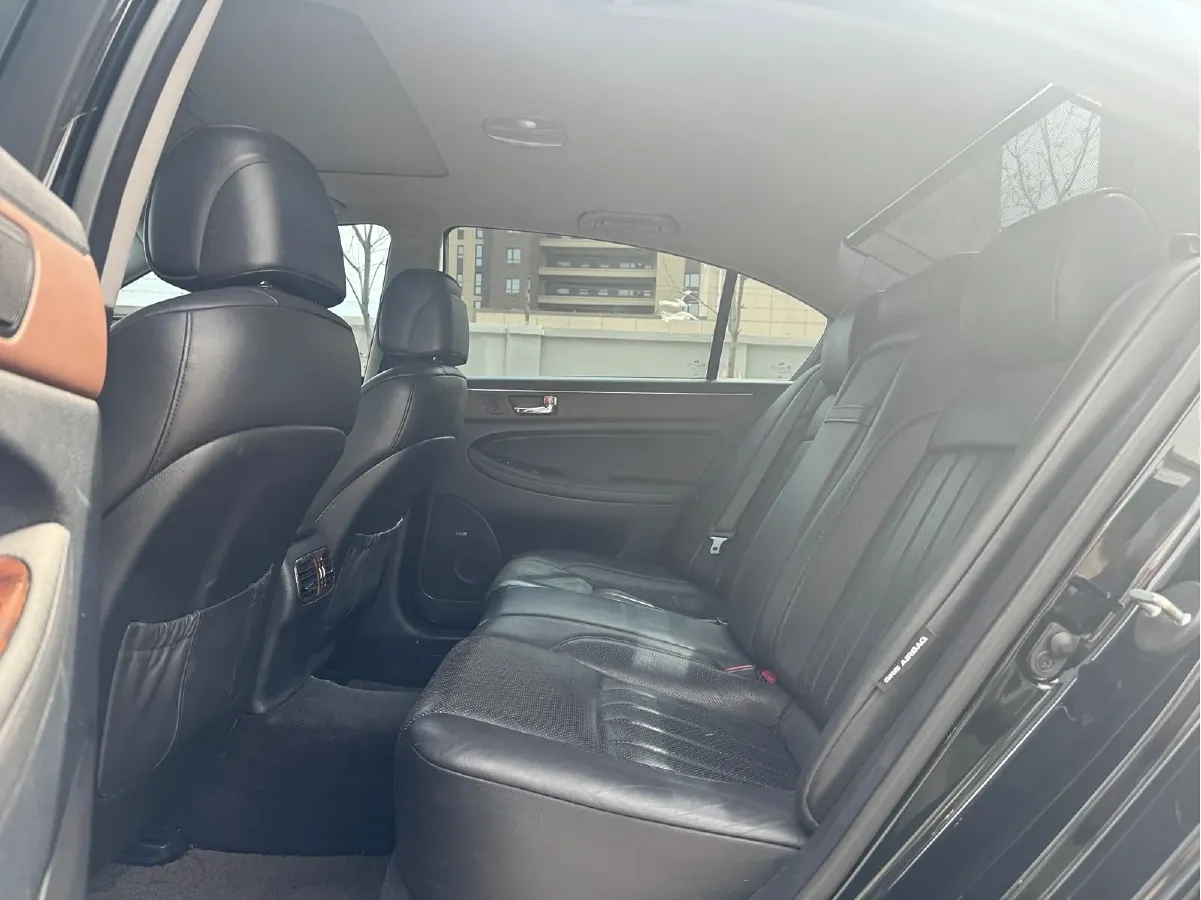 2008 Hyundai Rohens 3.3L 262HP V6 6AT,autocango,china used car exporter,china ev exporter,chinese used car exporter,chinese used ev exporter