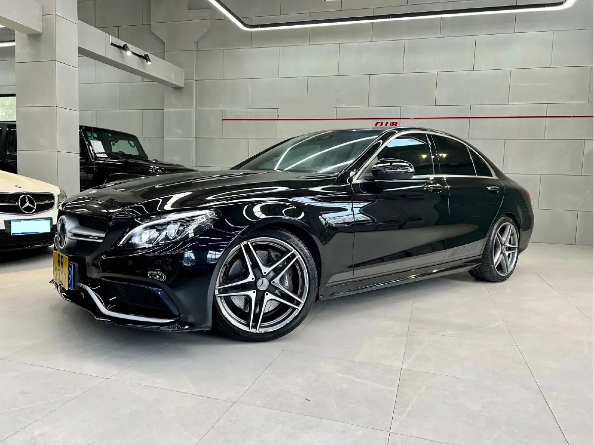 2015 Mercedes-Benz C AMG 4.0T 476HP V8 7AT