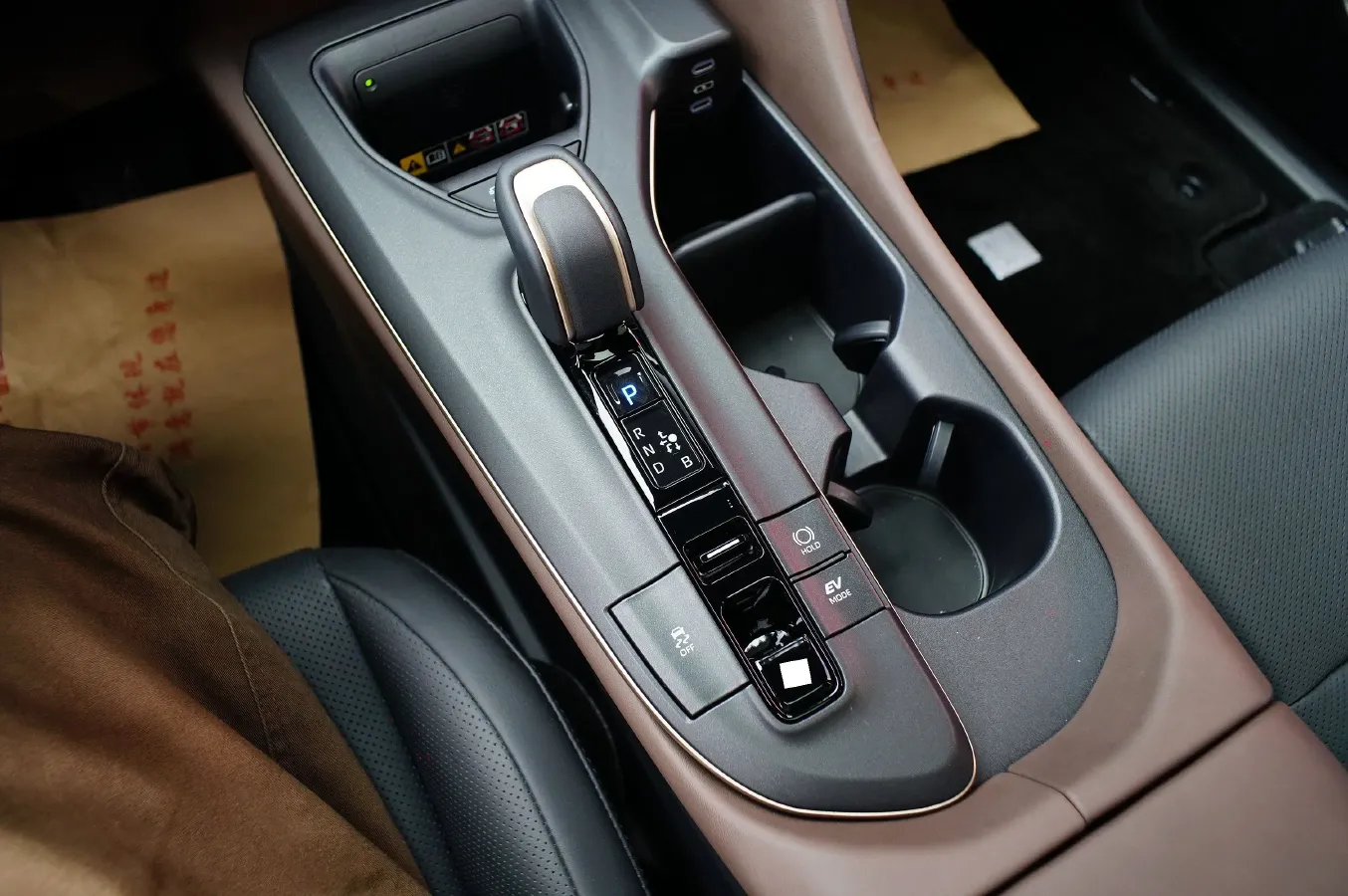 2023 Toyota CrownSportCross 2.5L 185HP L4 E-CVT Hybrid,autocango,china used car exporter,china ev exporter,chinese used car exporter,chinese used ev exporter