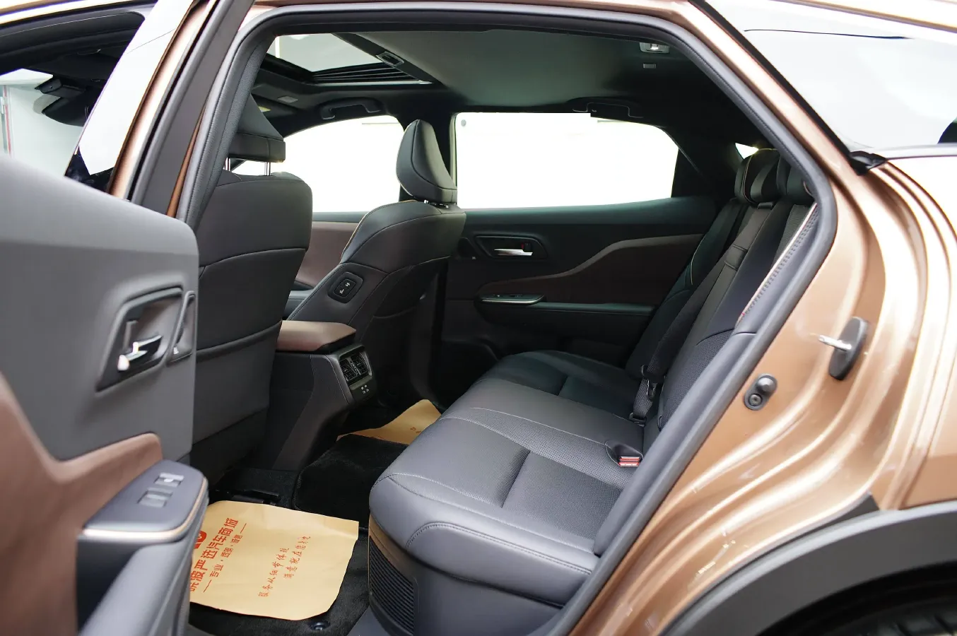 2023 Toyota CrownSportCross 2.5L 185HP L4 E-CVT Hybrid,autocango,china used car exporter,china ev exporter,chinese used car exporter,chinese used ev exporter