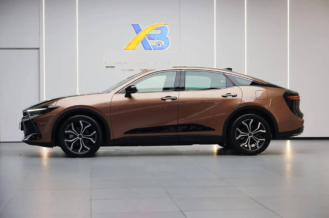 2023 Toyota CrownSportCross 2.5L 185HP L4 E-CVT Hybrid,autocango,china used car exporter,china ev exporter,chinese used car exporter,chinese used ev exporter