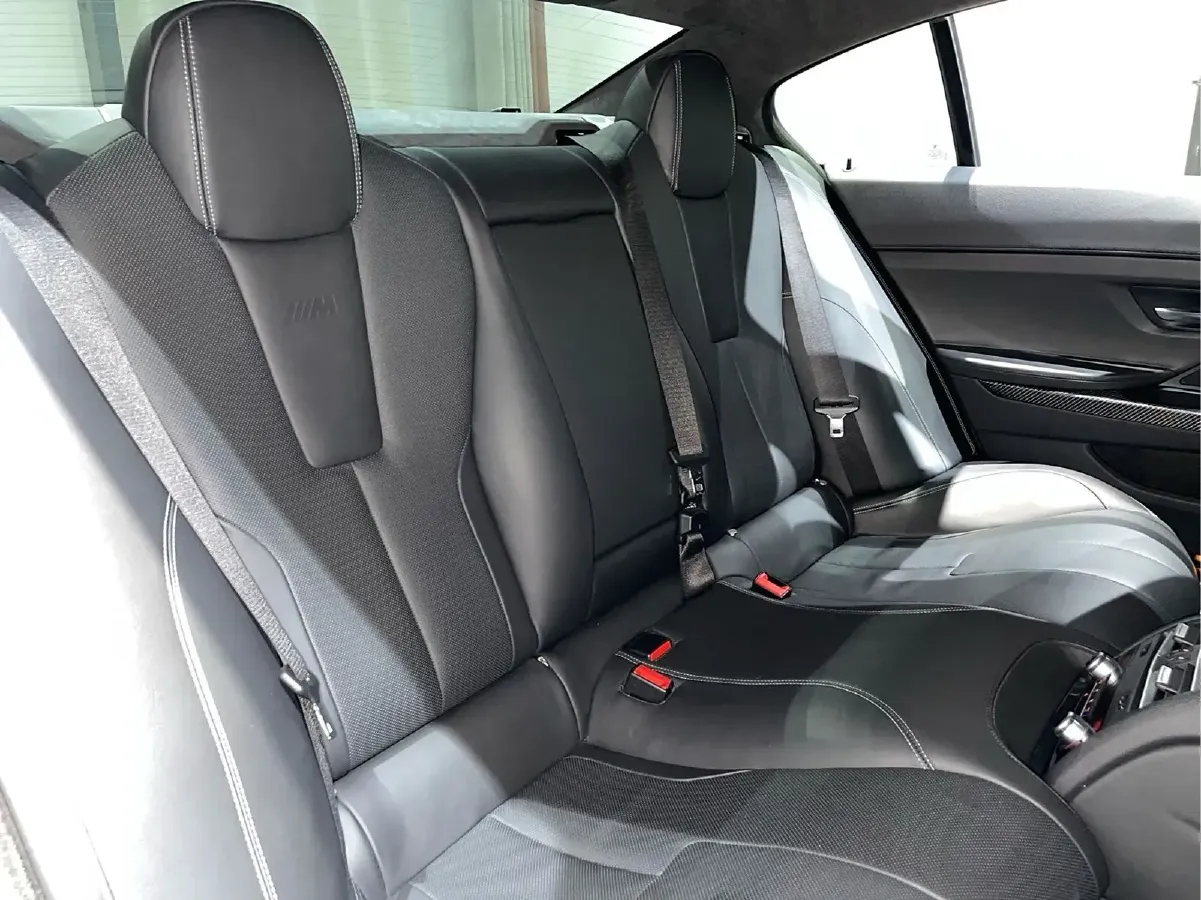 2013 BMW M6 4.4T 560HP V8 7DCT,autocango,china used car exporter,china ev exporter,chinese used car exporter,chinese used ev exporter