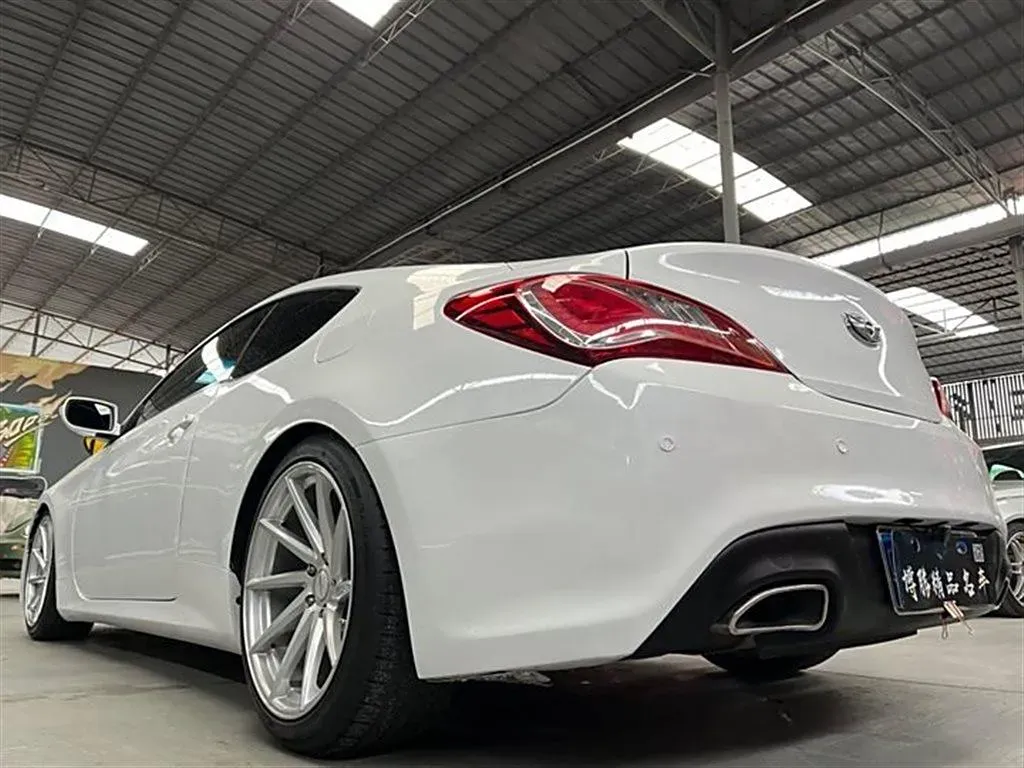 2012 Hyundai Rohens-Coupe 2.0T 260HP L4 8AT,autocango,china used car exporter,china ev exporter,chinese used car exporter,chinese used ev exporter