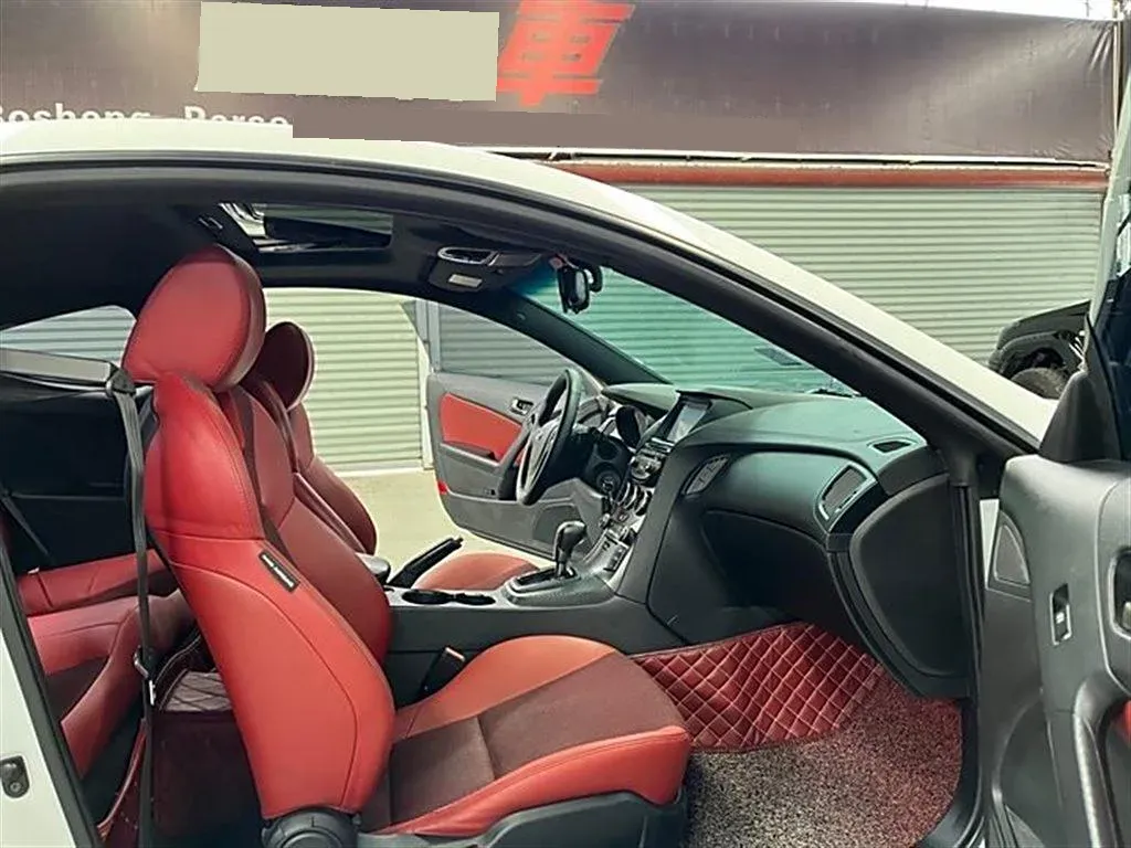 2012 Hyundai Rohens-Coupe 2.0T 260HP L4 8AT,autocango,china used car exporter,china ev exporter,chinese used car exporter,chinese used ev exporter