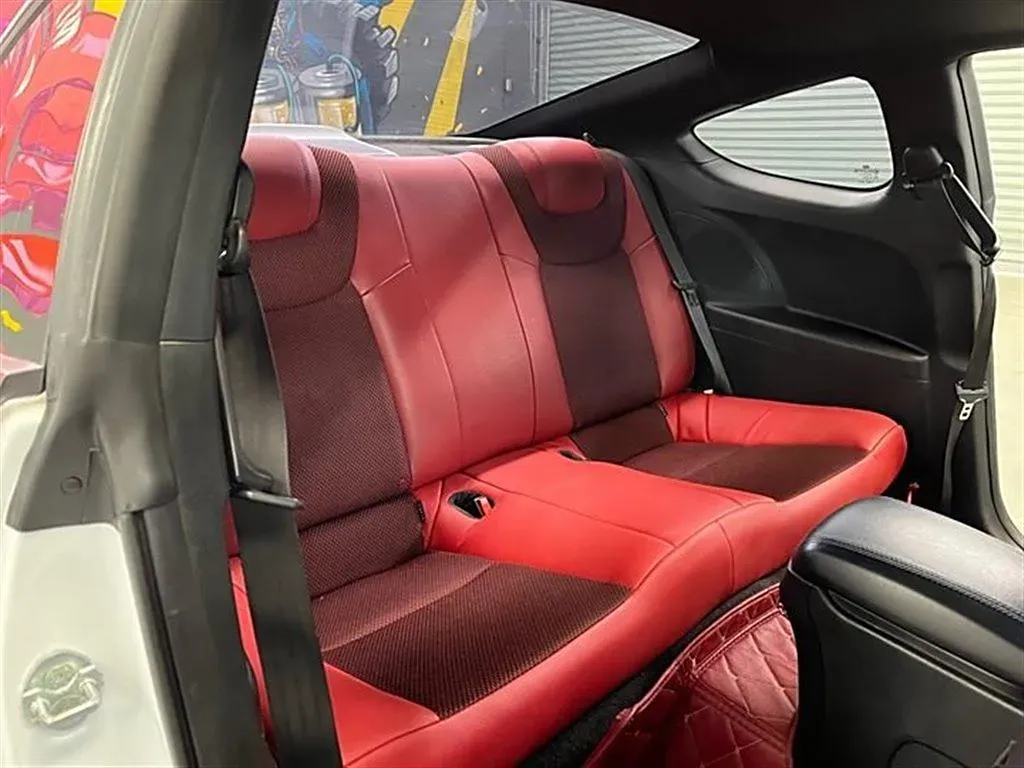 2012 Hyundai Rohens-Coupe 2.0T 260HP L4 8AT,autocango,china used car exporter,china ev exporter,chinese used car exporter,chinese used ev exporter