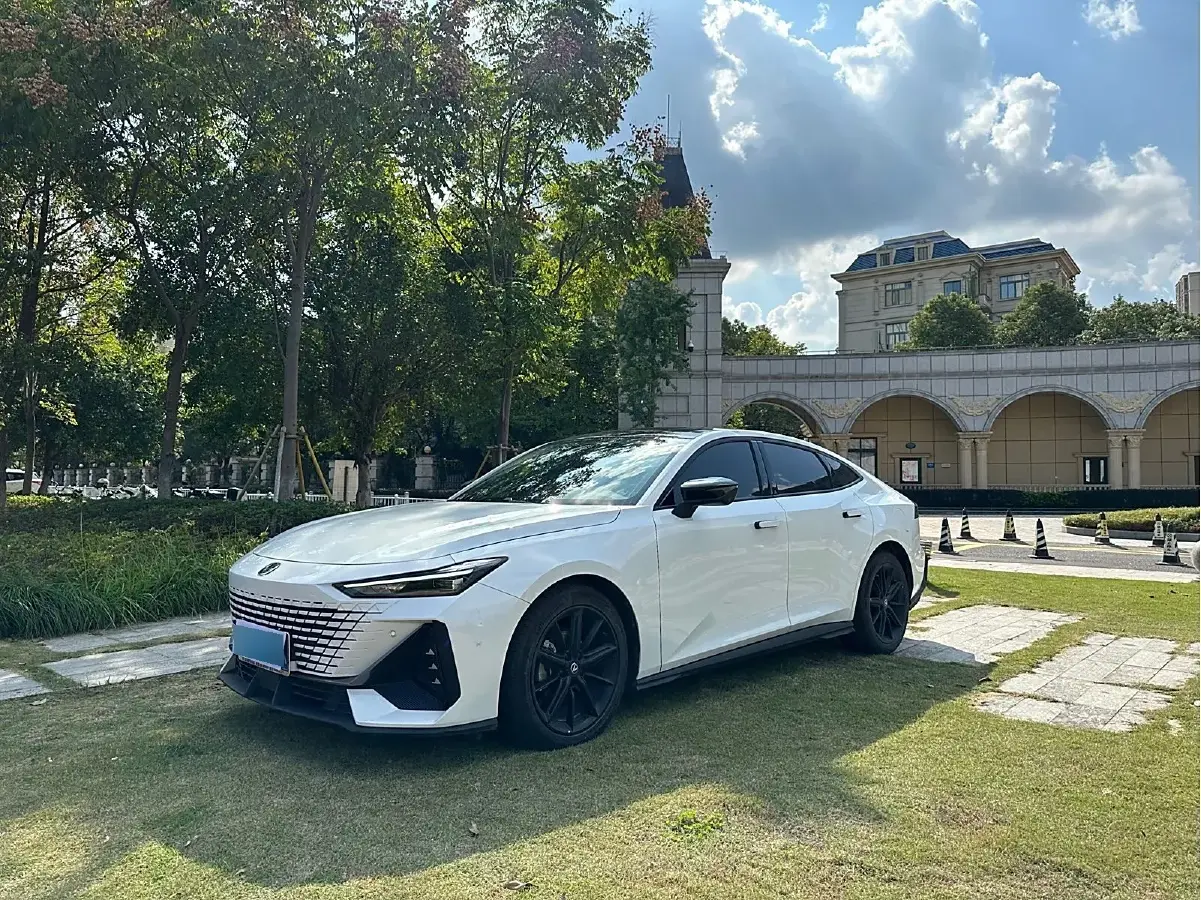 2023 ChangAn UNI-V 1.5T 188HP L4 7DCT