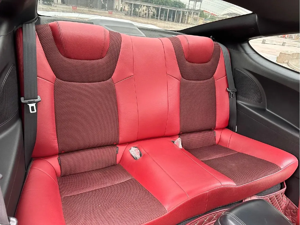 2012 Hyundai Rohens-Coupe 2.0T 260HP L4 8AT,autocango,china used car exporter,china ev exporter,chinese used car exporter,chinese used ev exporter