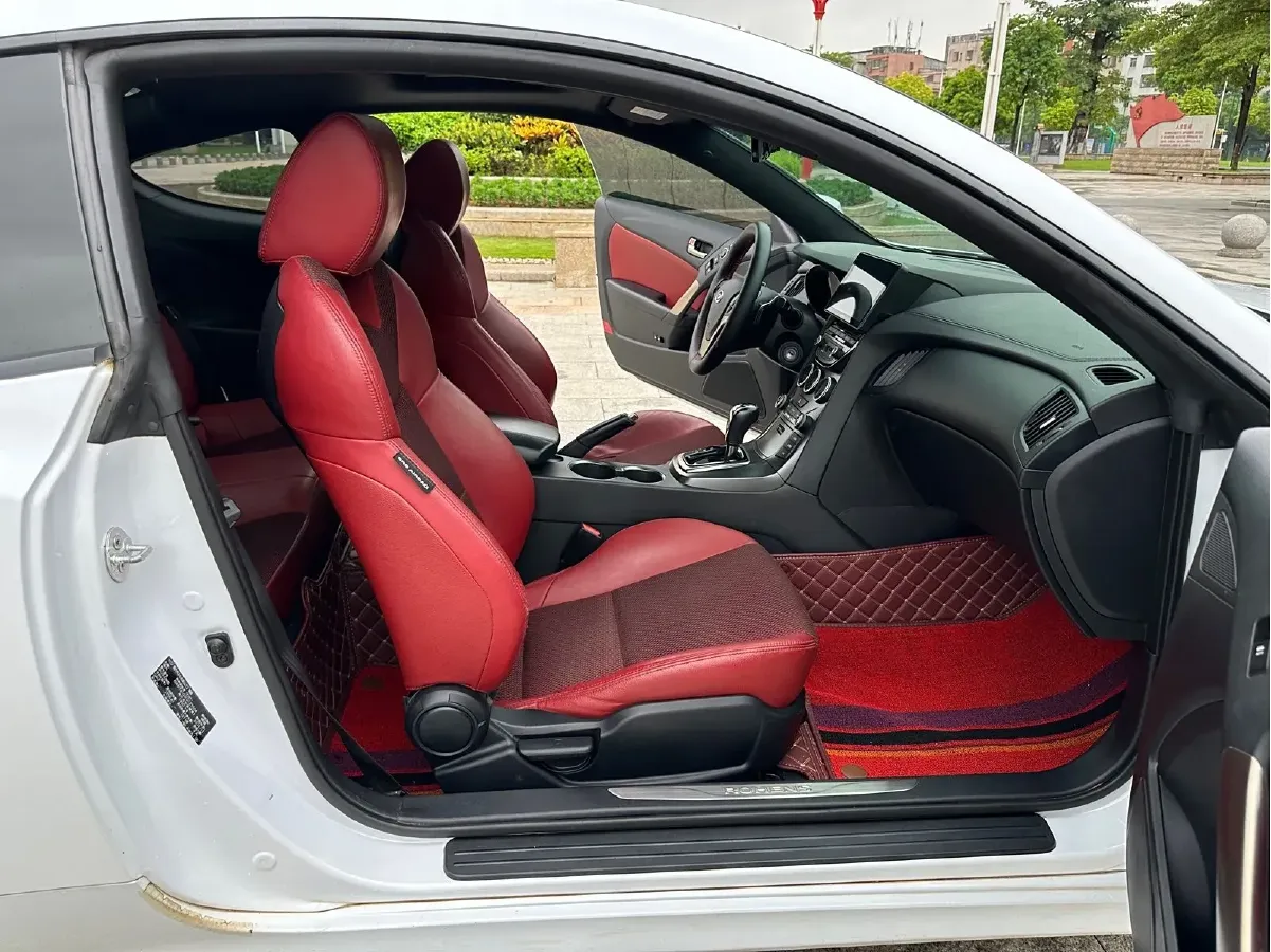 2012 Hyundai Rohens-Coupe 2.0T 260HP L4 8AT,autocango,china used car exporter,china ev exporter,chinese used car exporter,chinese used ev exporter