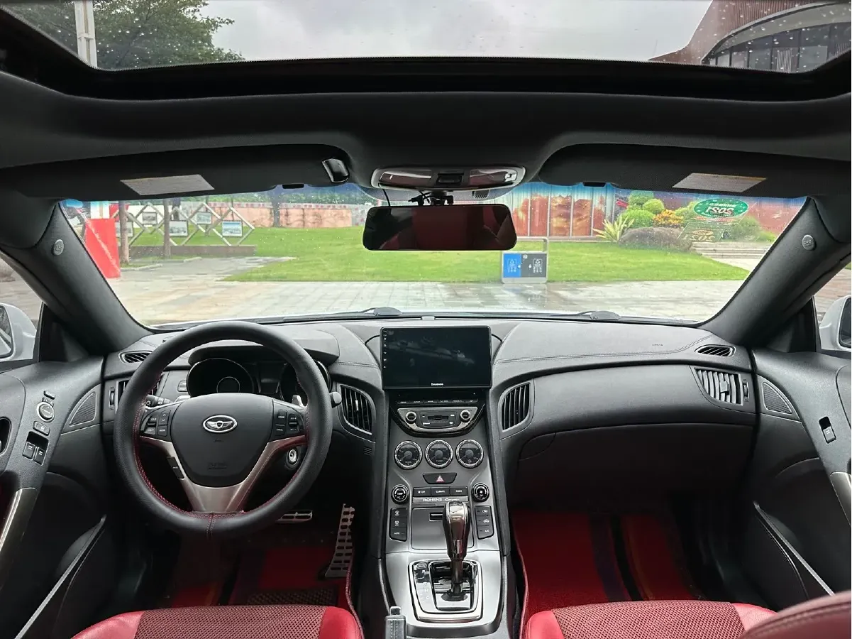 2012 Hyundai Rohens-Coupe 2.0T 260HP L4 8AT,autocango,china used car exporter,china ev exporter,chinese used car exporter,chinese used ev exporter