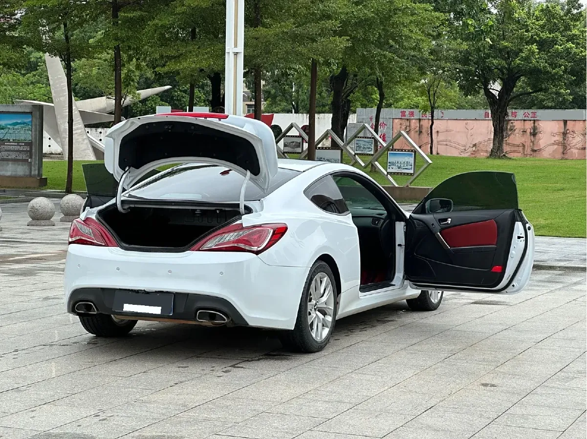 2012 Hyundai Rohens-Coupe 2.0T 260HP L4 8AT,autocango,china used car exporter,china ev exporter,chinese used car exporter,chinese used ev exporter