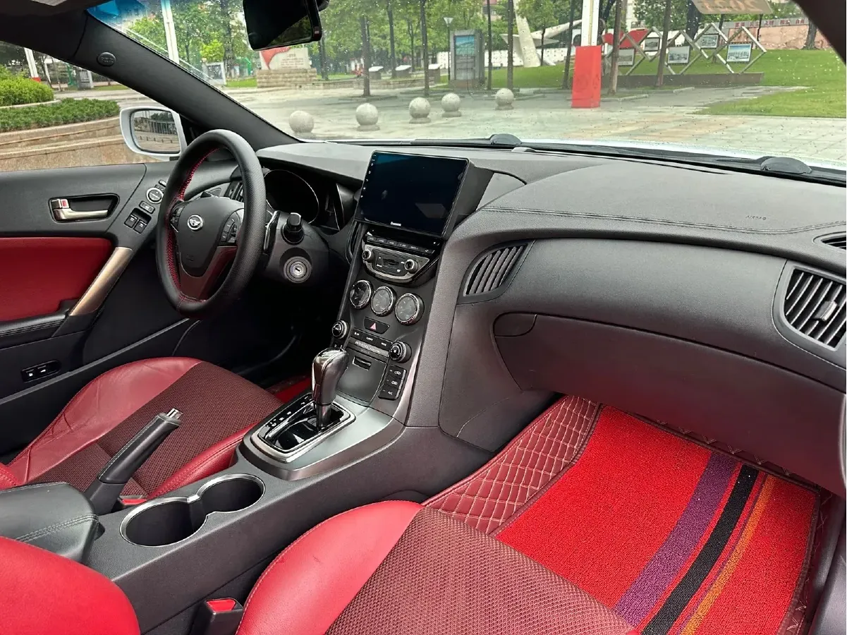 2012 Hyundai Rohens-Coupe 2.0T 260HP L4 8AT,autocango,china used car exporter,china ev exporter,chinese used car exporter,chinese used ev exporter