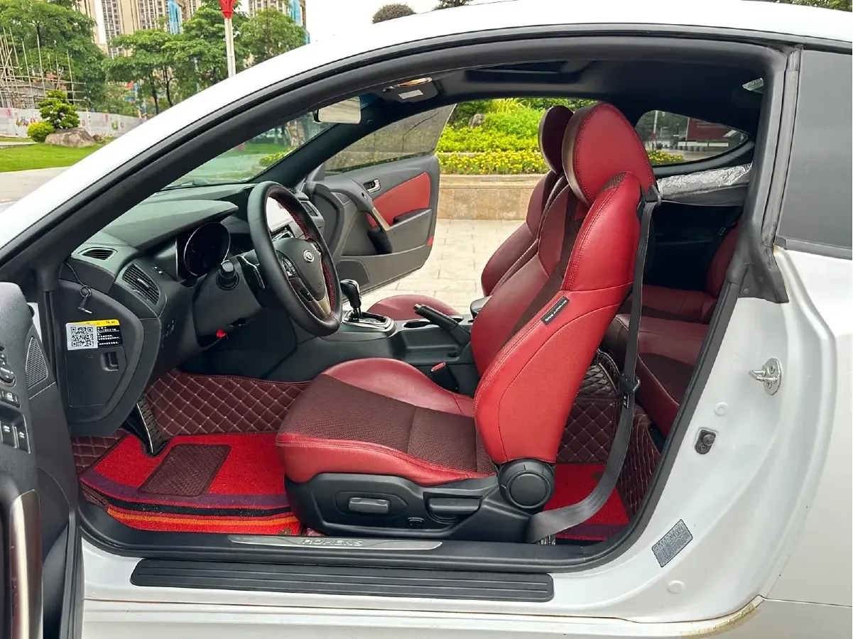 2012 Hyundai Rohens-Coupe 2.0T 260HP L4 8AT,autocango,china used car exporter,china ev exporter,chinese used car exporter,chinese used ev exporter