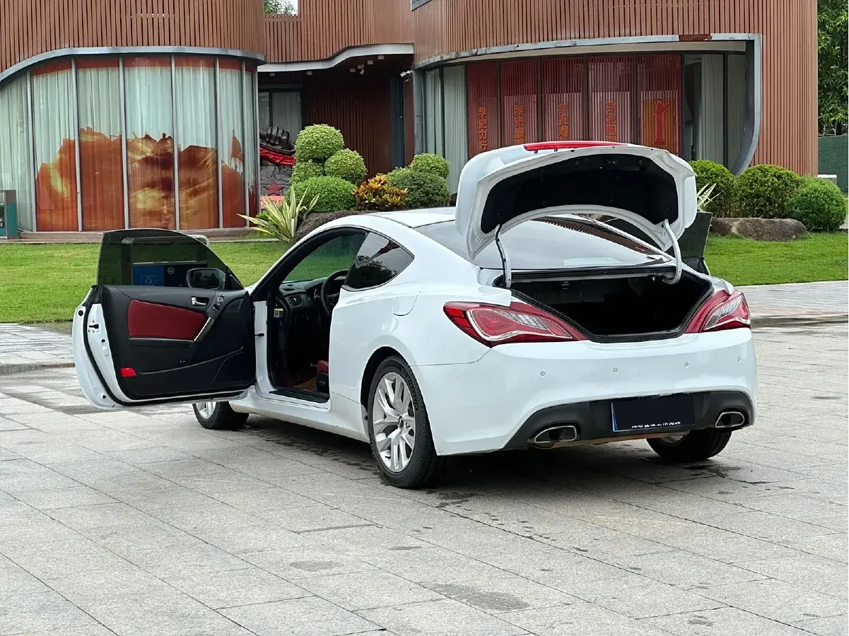 2012 Hyundai Rohens-Coupe 2.0T 260HP L4 8AT,autocango,china used car exporter,china ev exporter,chinese used car exporter,chinese used ev exporter