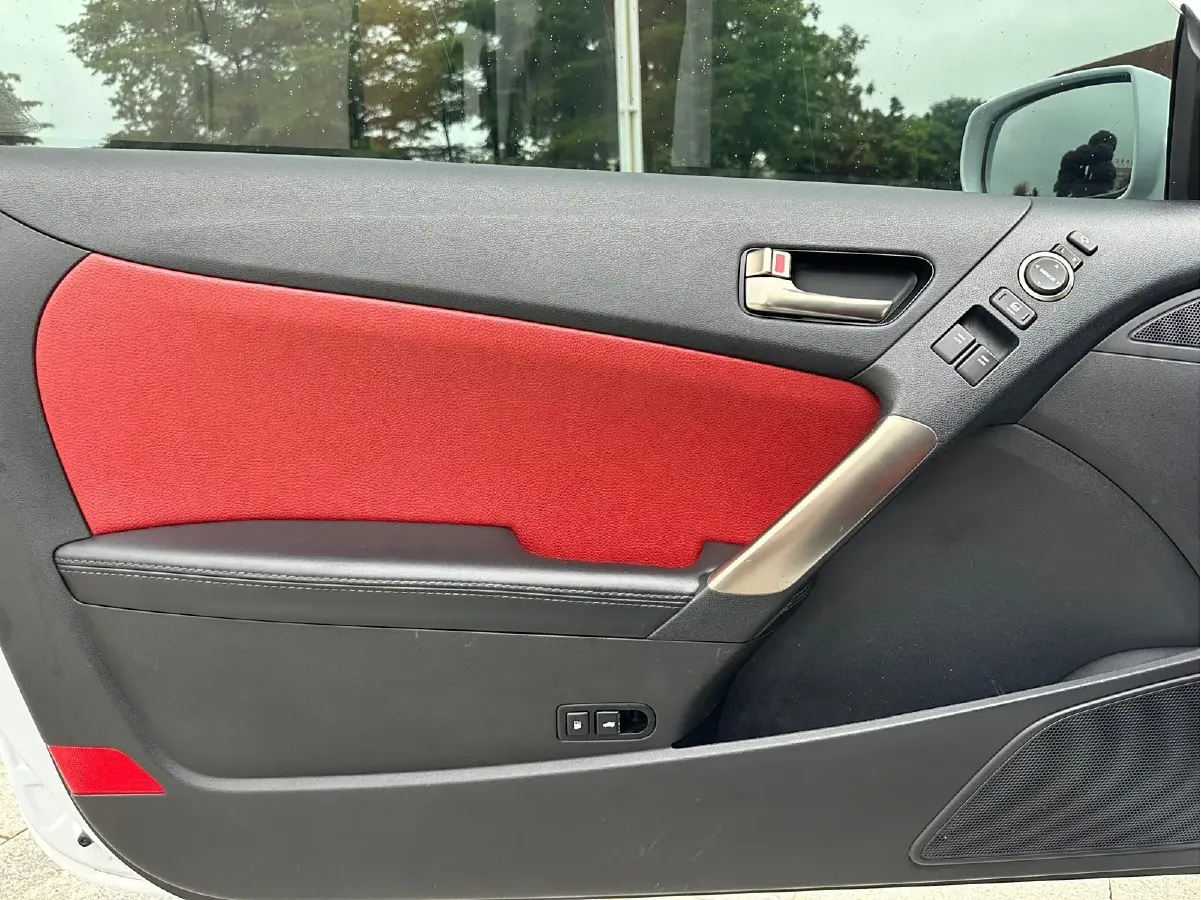 2012 Hyundai Rohens-Coupe 2.0T 260HP L4 8AT,autocango,china used car exporter,china ev exporter,chinese used car exporter,chinese used ev exporter