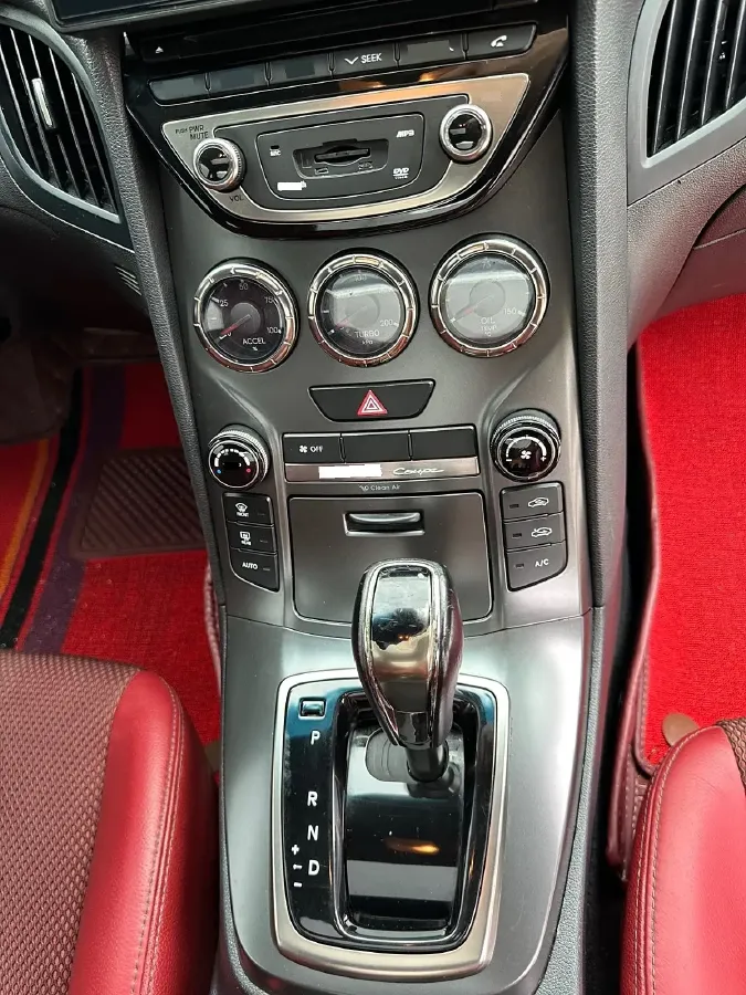 2012 Hyundai Rohens-Coupe 2.0T 260HP L4 8AT,autocango,china used car exporter,china ev exporter,chinese used car exporter,chinese used ev exporter