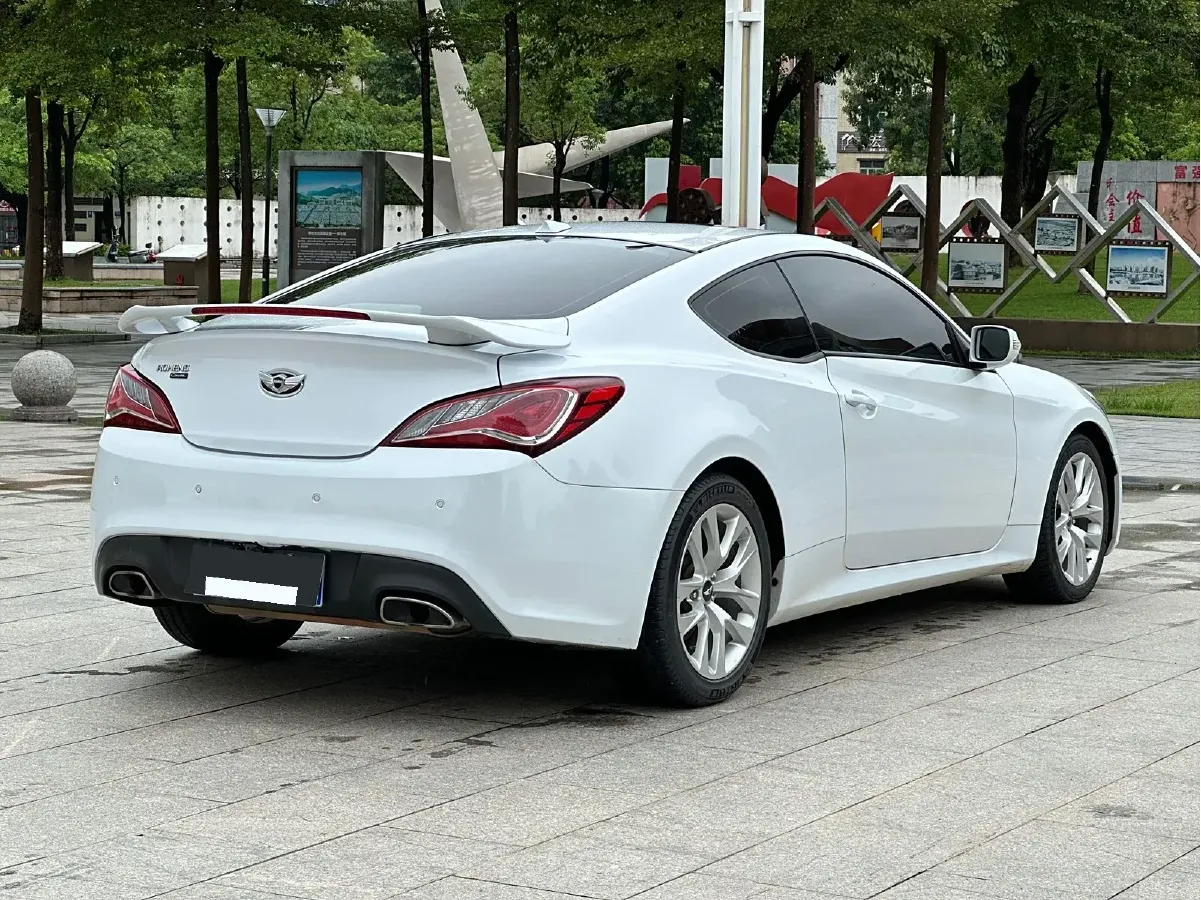 2012 Hyundai Rohens-Coupe 2.0T 260HP L4 8AT,autocango,china used car exporter,china ev exporter,chinese used car exporter,chinese used ev exporter