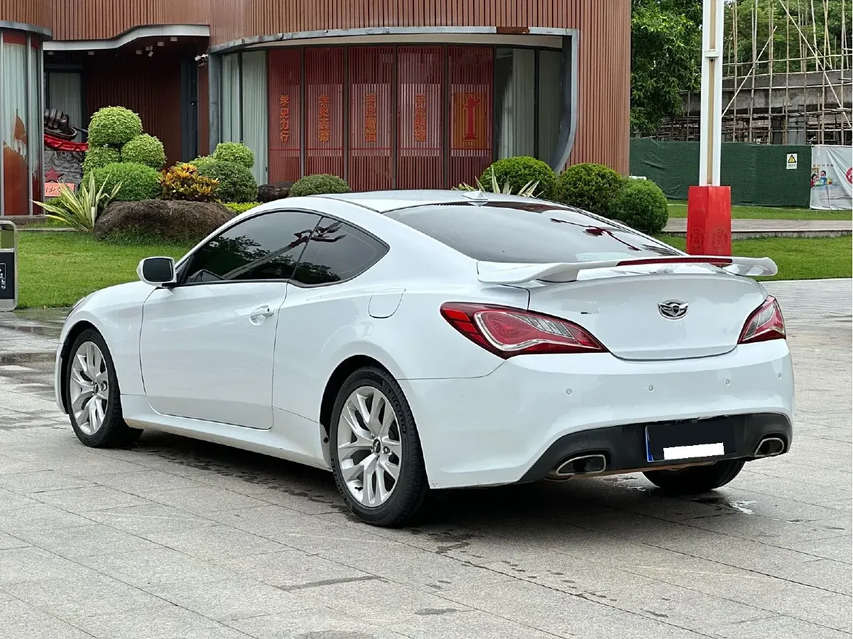 2012 Hyundai Rohens-Coupe 2.0T 260HP L4 8AT,autocango,china used car exporter,china ev exporter,chinese used car exporter,chinese used ev exporter