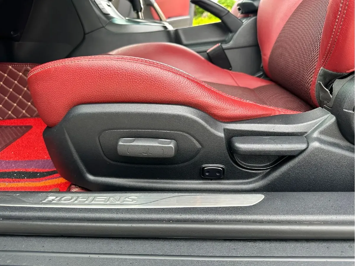 2012 Hyundai Rohens-Coupe 2.0T 260HP L4 8AT,autocango,china used car exporter,china ev exporter,chinese used car exporter,chinese used ev exporter