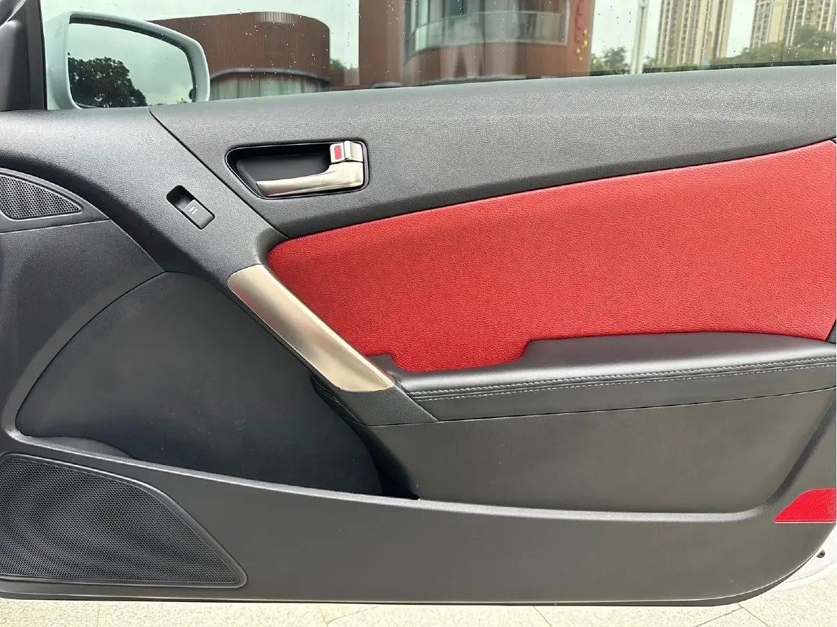 2012 Hyundai Rohens-Coupe 2.0T 260HP L4 8AT,autocango,china used car exporter,china ev exporter,chinese used car exporter,chinese used ev exporter