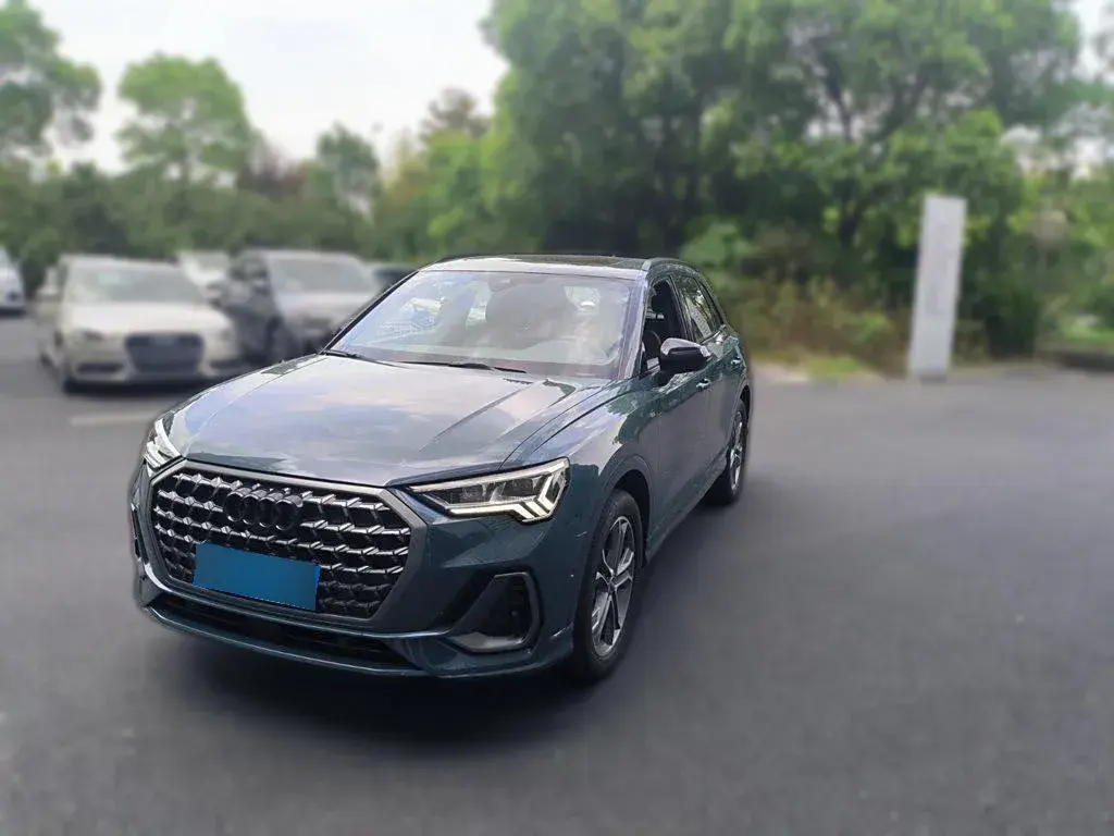 2024 Audi Q3 2.0T 220HP L4 7DCT