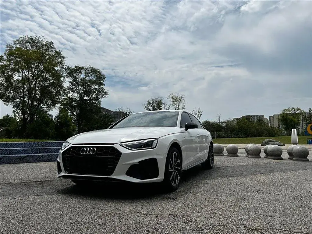 2022 Audi A4L 2.0T 190HP L4 7DCT