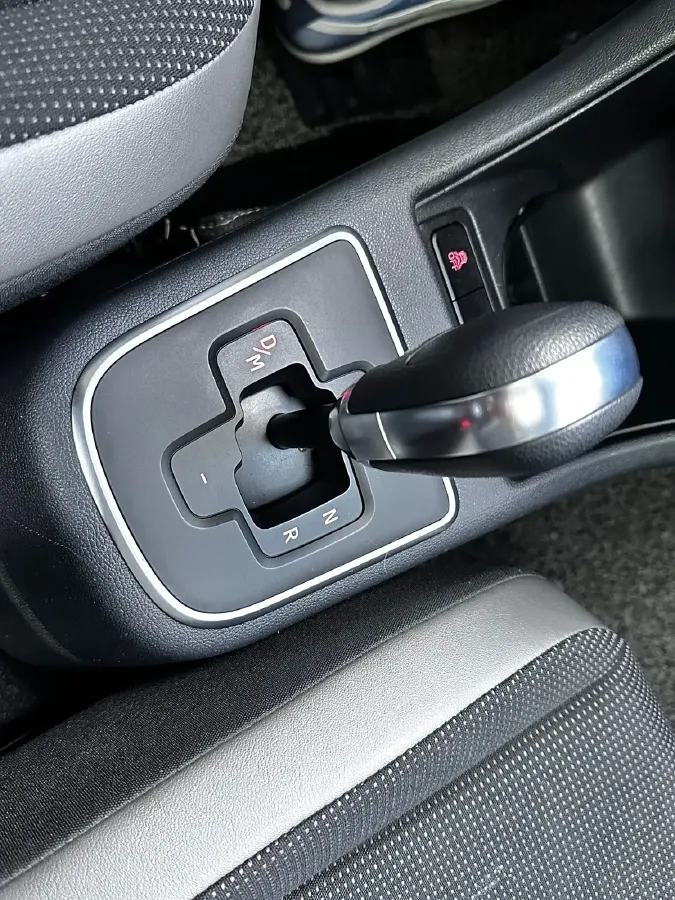 2015 Volkswagen up! 1.0L 75HP L3 5AMT,autocango,china used car exporter,china ev exporter,chinese used car exporter,chinese used ev exporter